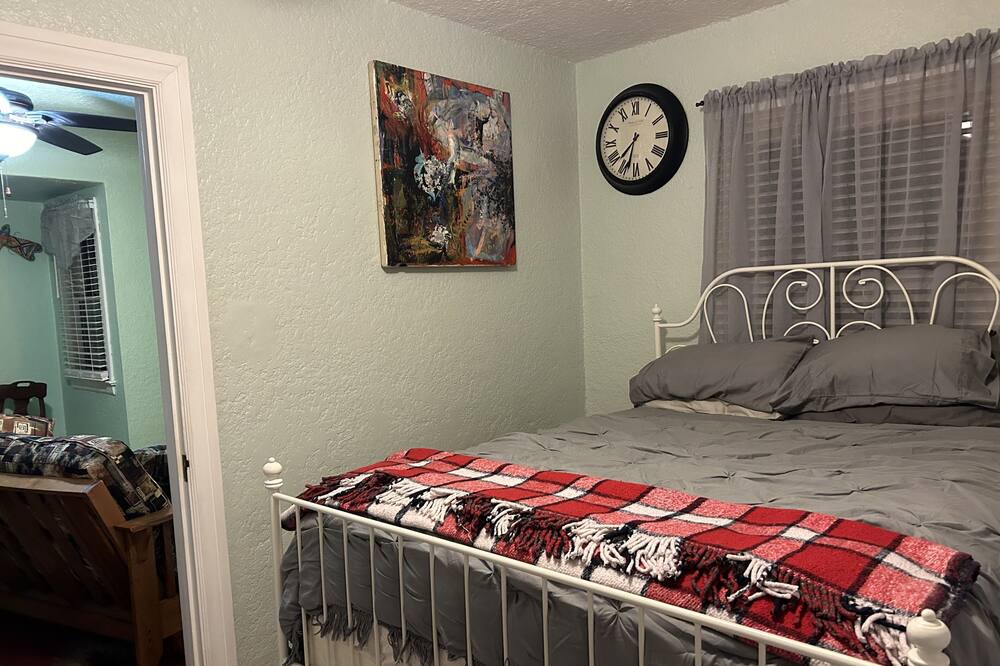 Photo of Bedroom in Sam Hughes