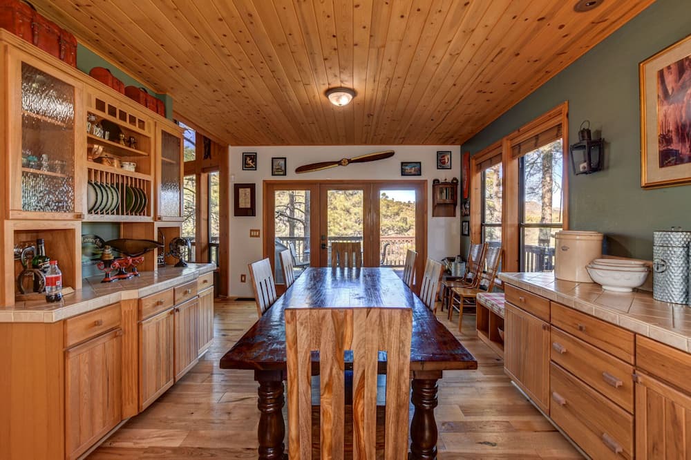Photo of Livingroom in Highland Pines