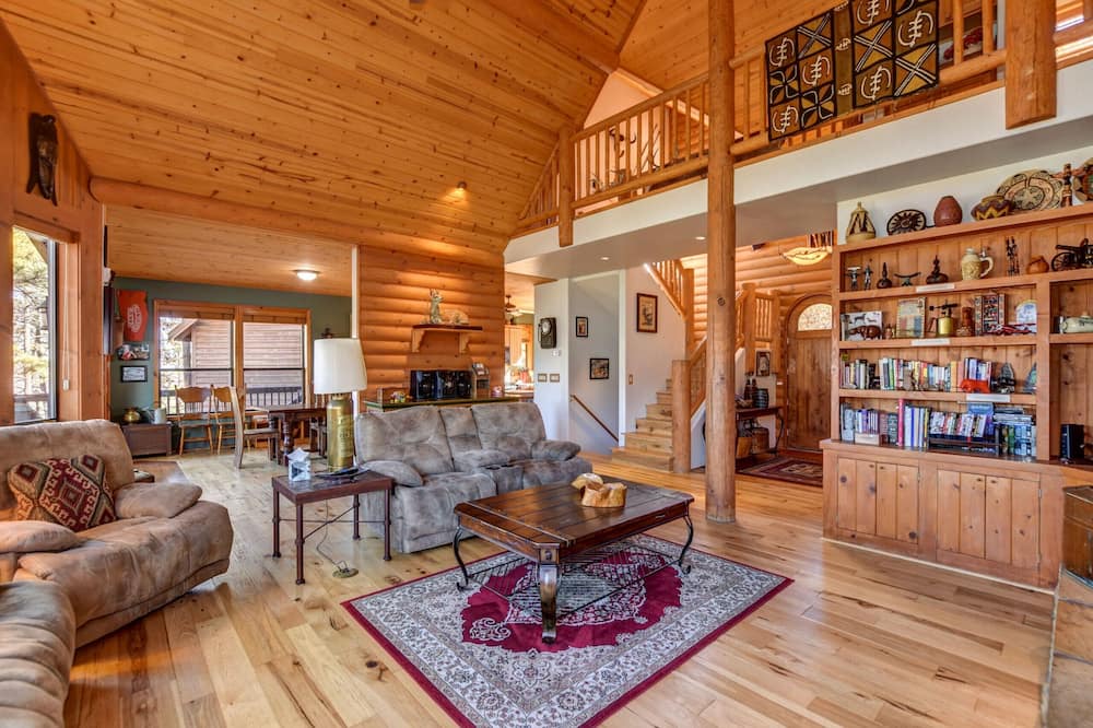 Photo of Livingroom in Highland Pines