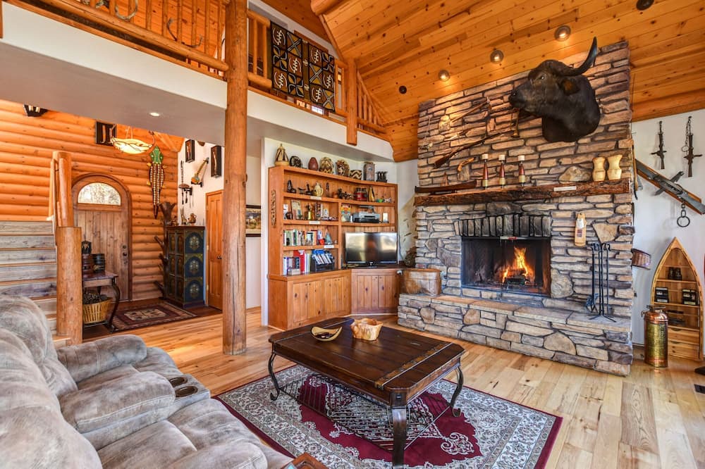 Photo of Livingroom in Highland Pines