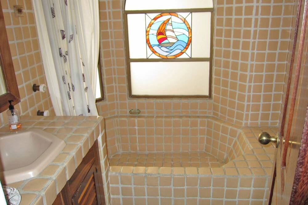 Photo of Bathroom in Isla Iguana