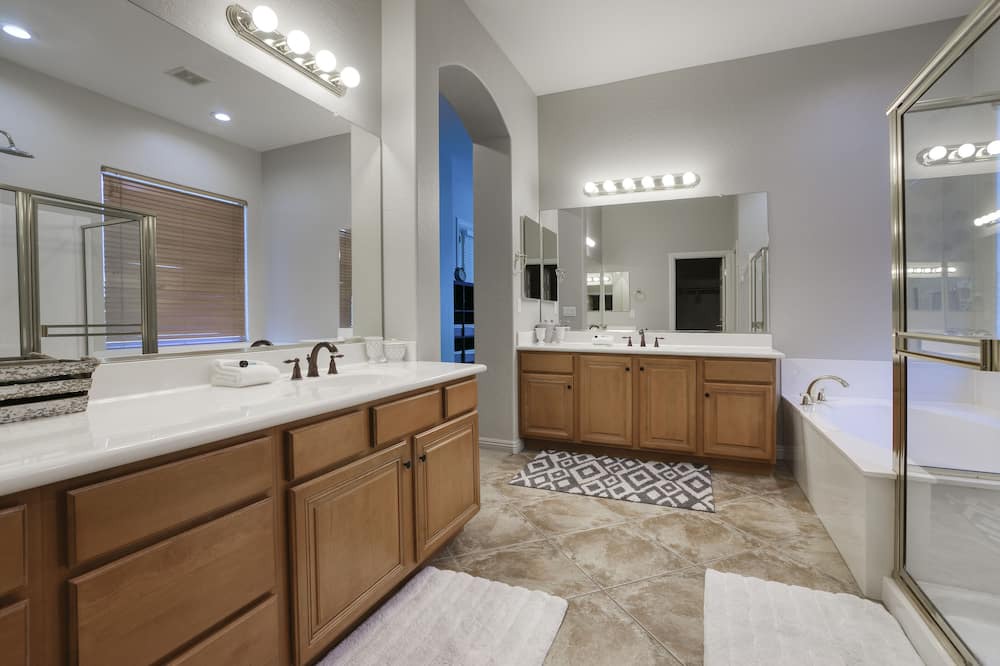 Photo of Bathroom in Rovey Farm Estates