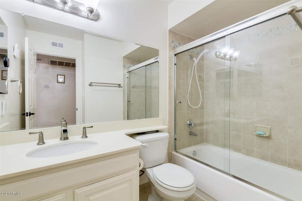 Photo of Bathroom in Clearview