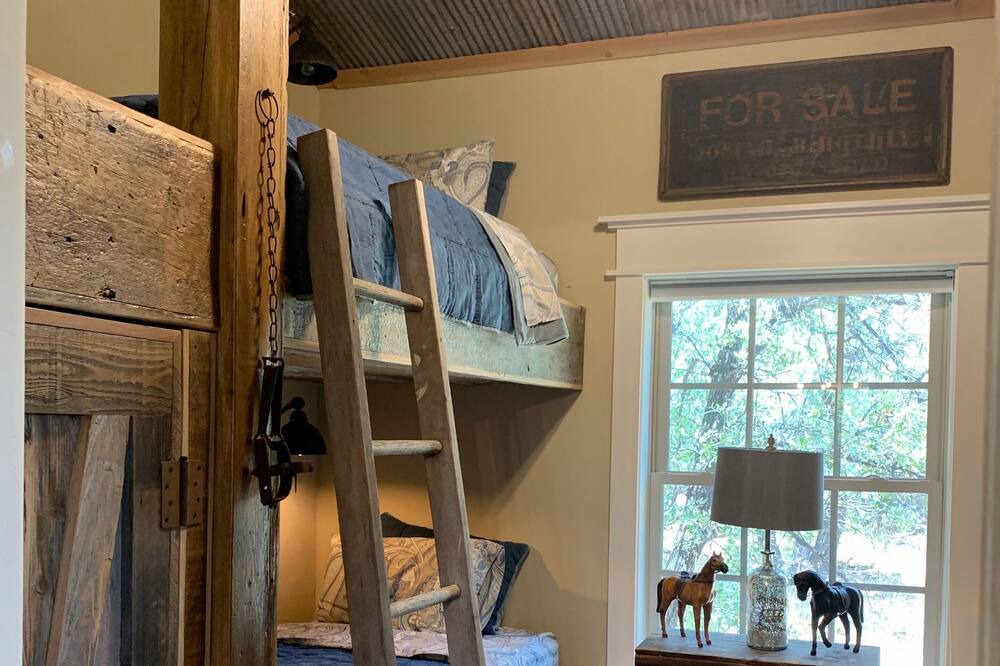 Photo of Bedroom in Young