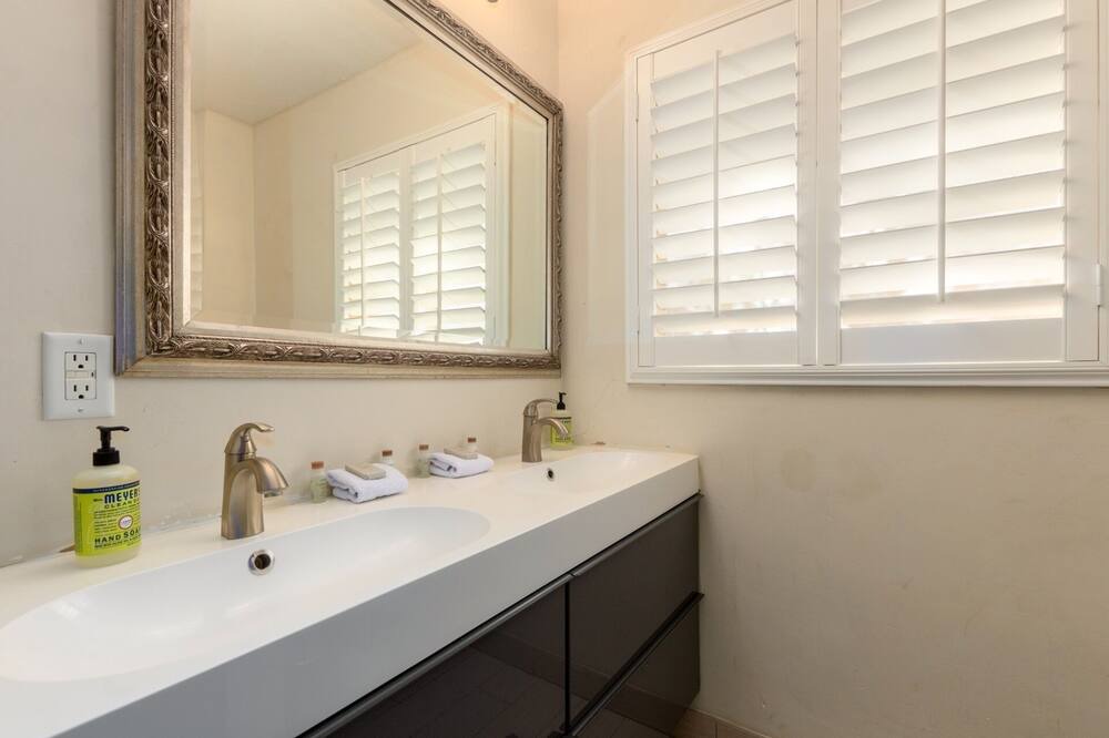 Photo of Bathroom in Village Grove