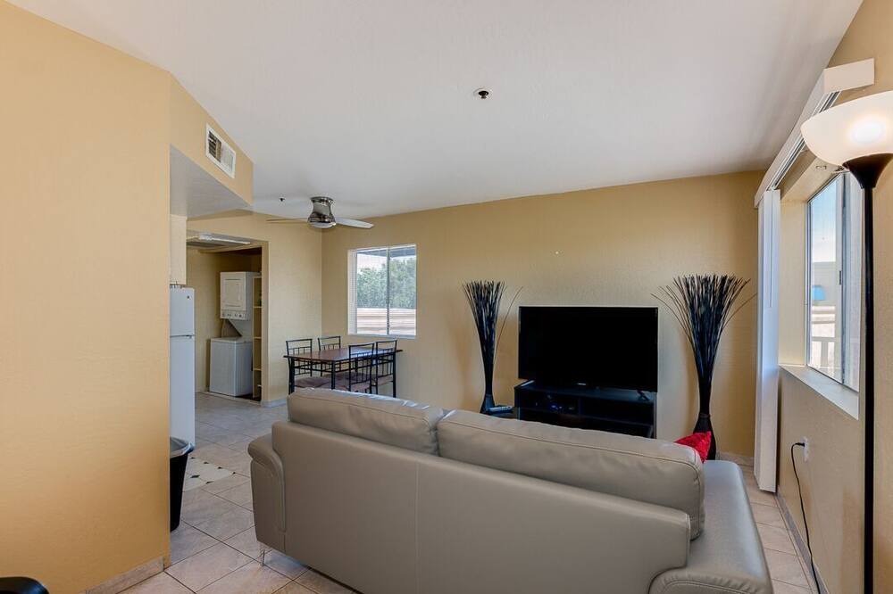 Photo of Livingroom in Surprise