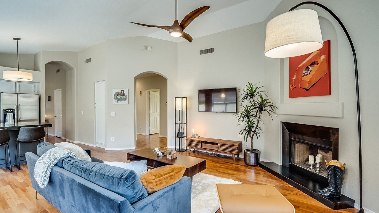 Photo of Livingroom in Paradise Valley Village
