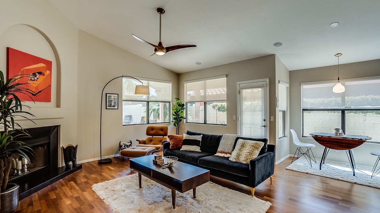 Photo of Livingroom in Paradise Valley Village