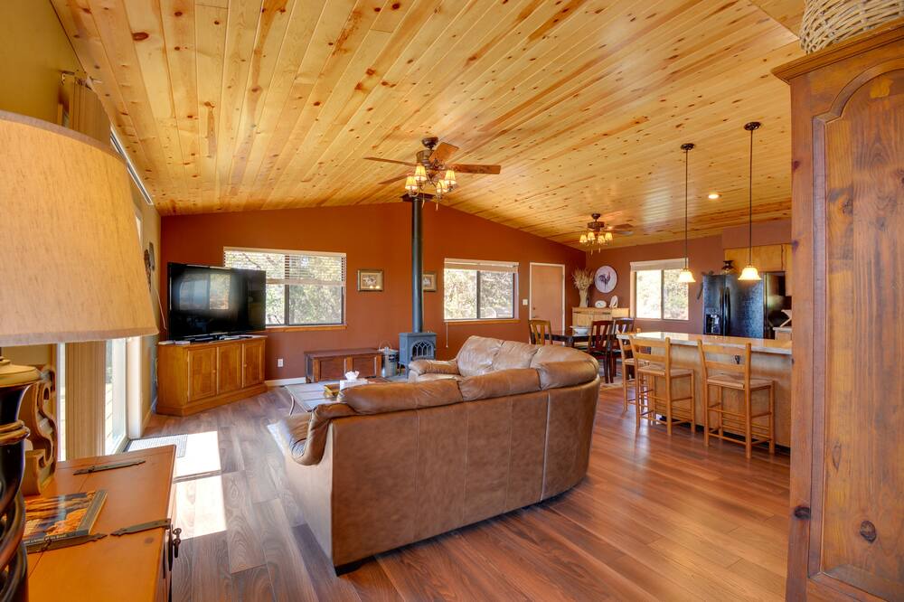 Photo of Livingroom in Highland Pines