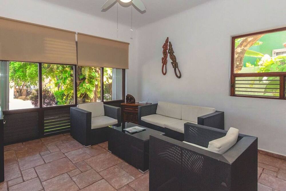Photo of Livingroom in Downtown