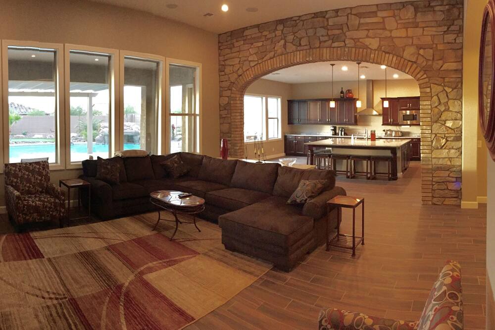 Photo of Livingroom in Queen Creek