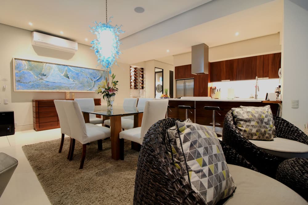 Photo of Livingroom in Romantic Zone