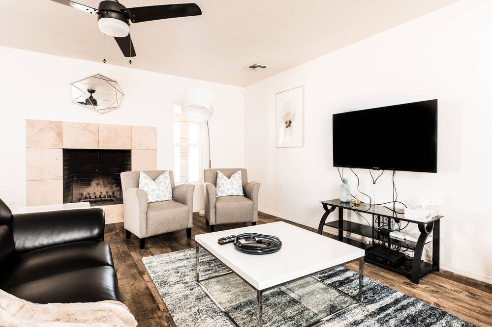 Photo of Livingroom in North Mountain