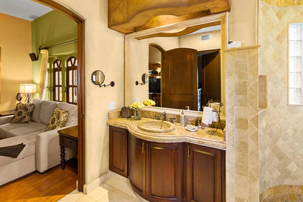 Photo of Bathroom in Pedregal