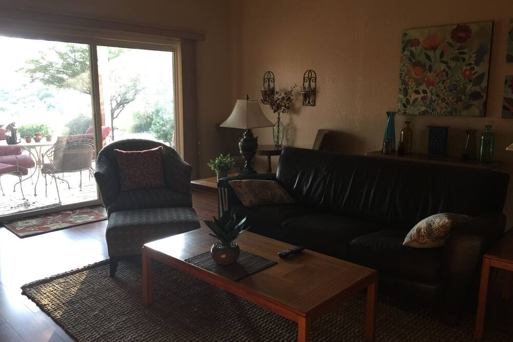 Photo of Bedroom in Viewpointe