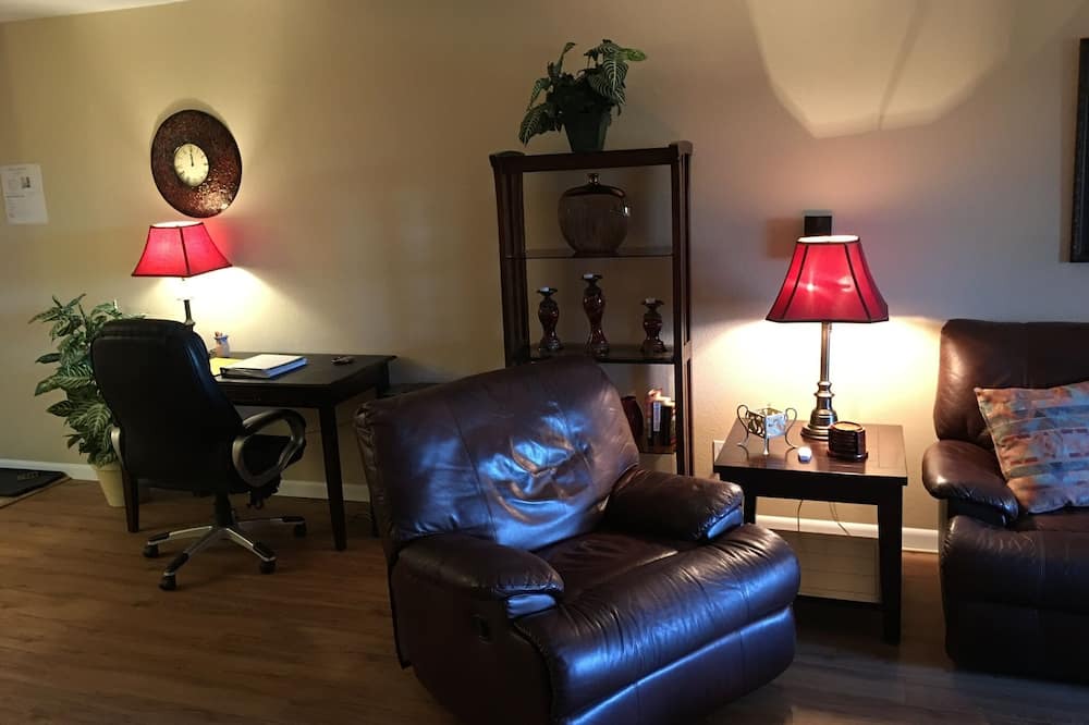 Photo of Livingroom in Paradise Valley Village