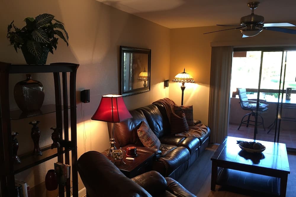 Photo of Livingroom in Paradise Valley Village