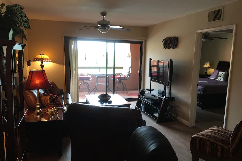 Photo of Livingroom in Paradise Valley Village