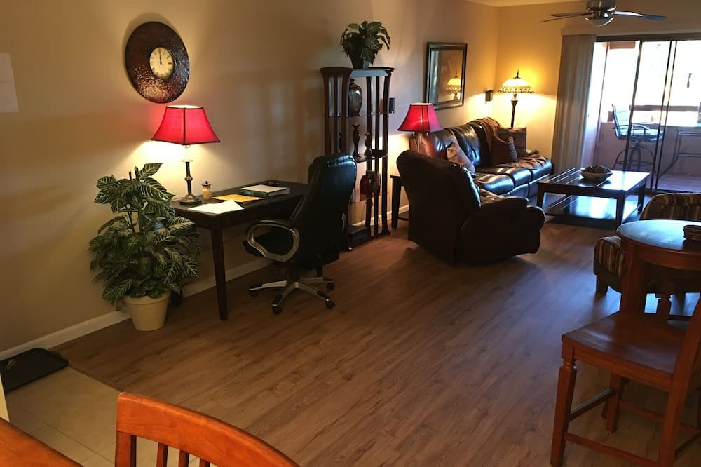 Photo of Livingroom in Paradise Valley Village