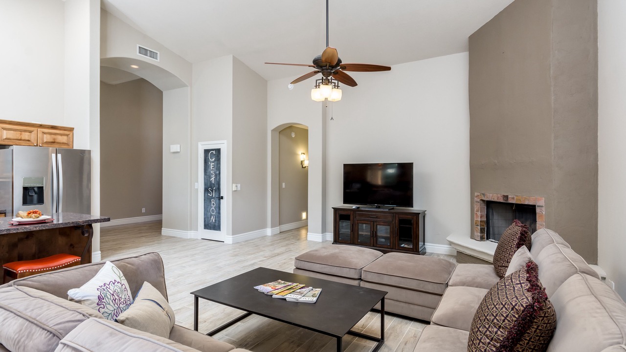 Photo of Livingroom in Desert Paradise Estates