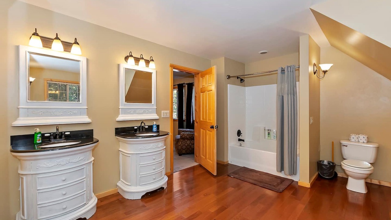 Photo of Bathroom in Summit Estates