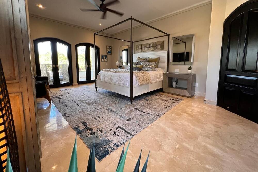 Photo of Bedroom in South Shore Hotel Area
