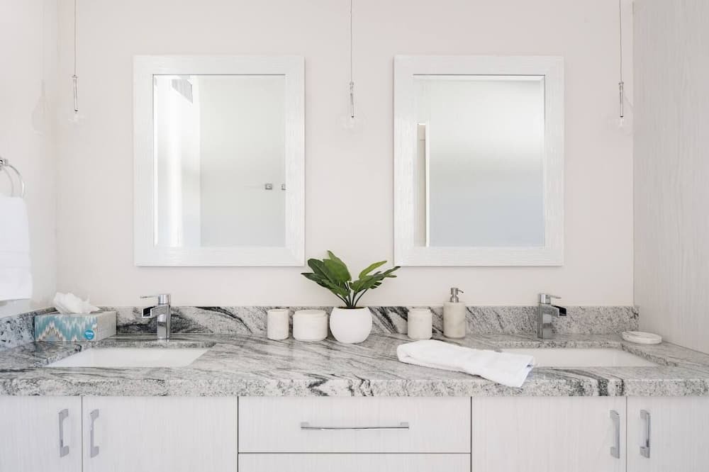 Photo of Bathroom in Desert Paradise Estates
