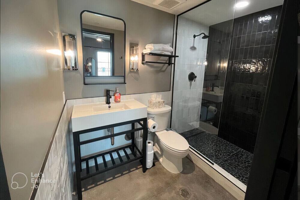 Photo of Bathroom in Entertainment District