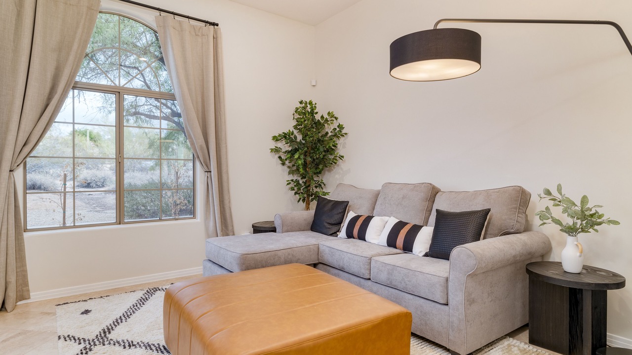Photo of Livingroom in Pinnacle Peak Vistas III