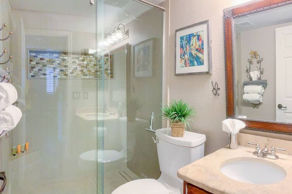 Photo of Bathroom in La Paz At Desert Springs