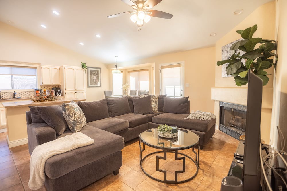 Photo of Livingroom in Yuma