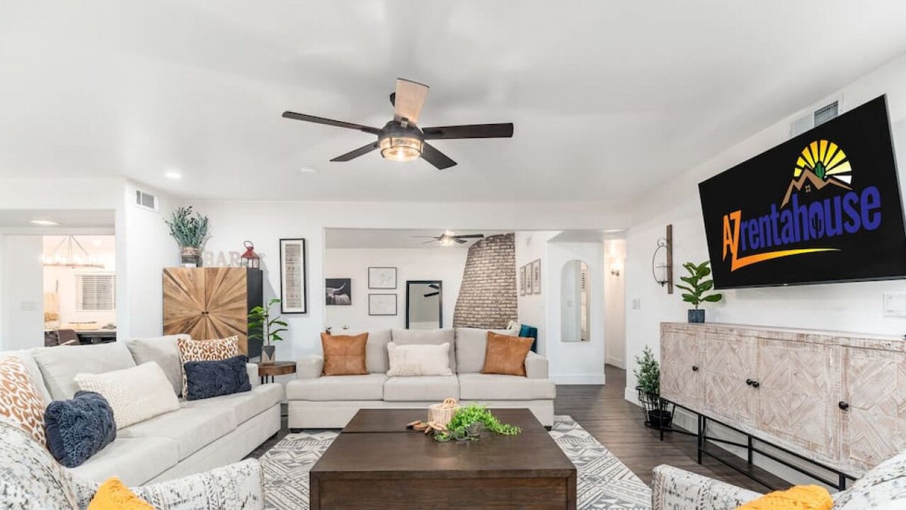 Photo of Livingroom in Paradise Valley Village