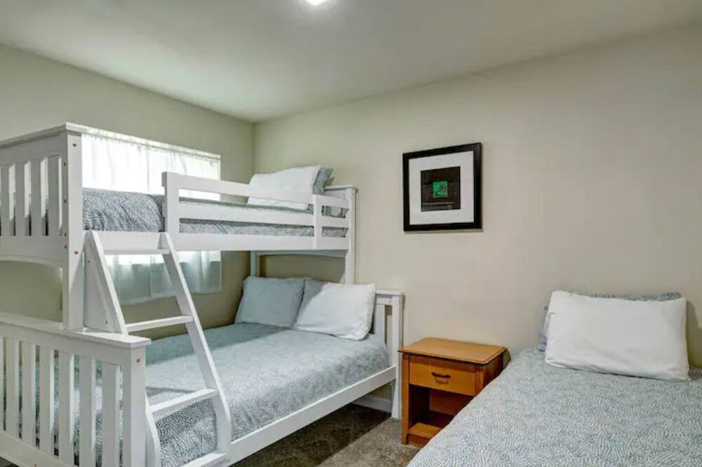 Photo of Bedroom in Scottsdale Estates Six