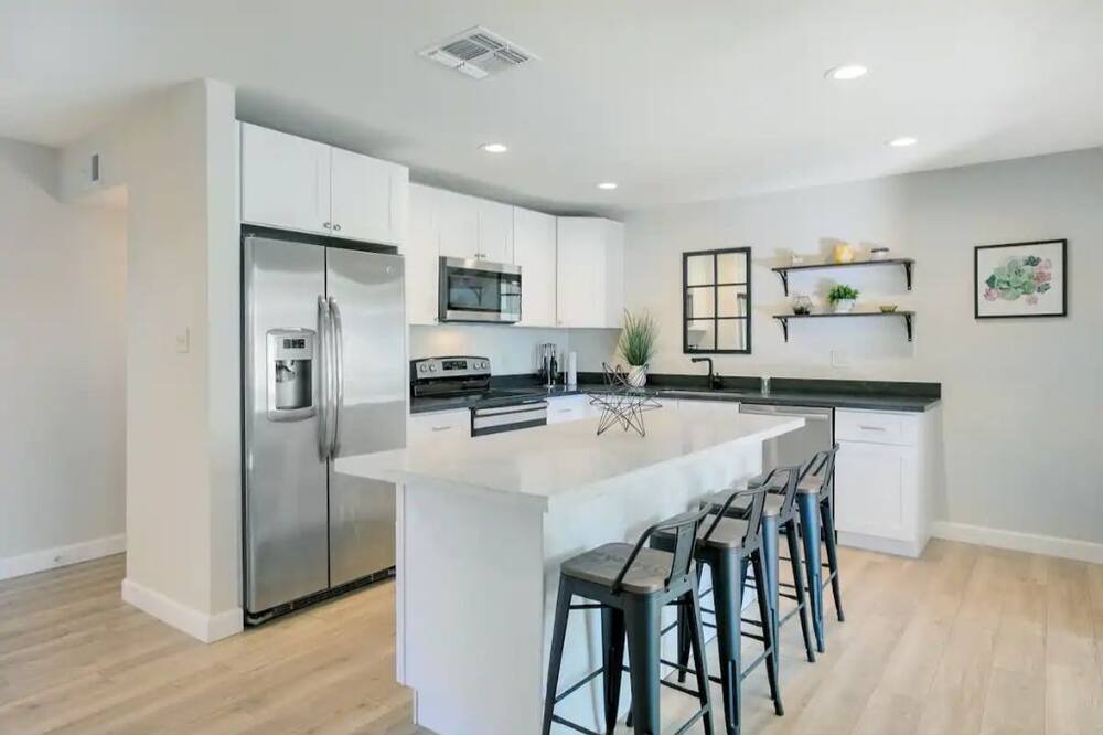 Photo of Kitchen in Scottsdale Estates Six