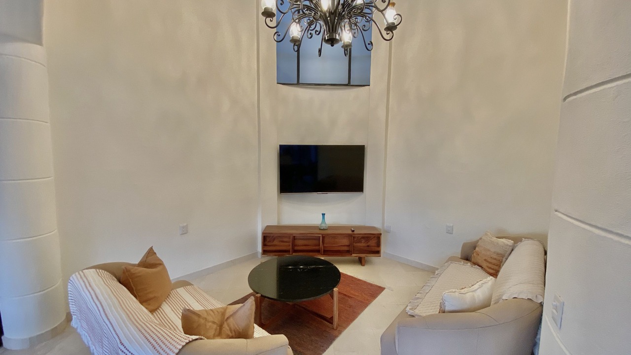 Photo of Livingroom in South Shore Hotel Area
