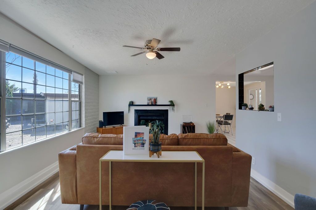Photo of Livingroom in Harrison East South