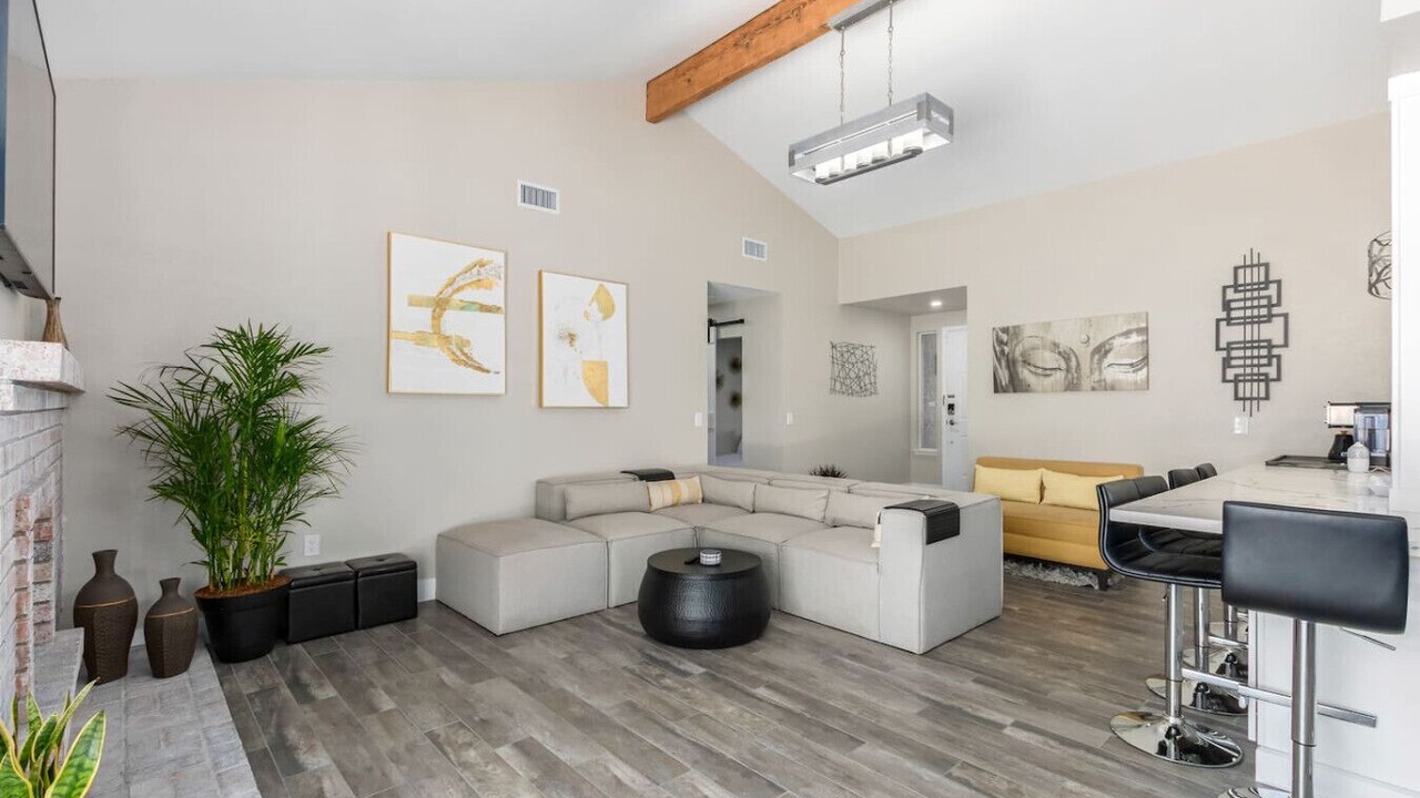 Photo of Livingroom in Paradise Valley Village