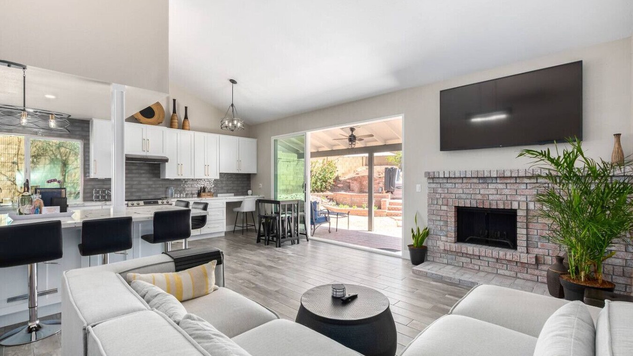 Photo of Livingroom in Paradise Valley Village