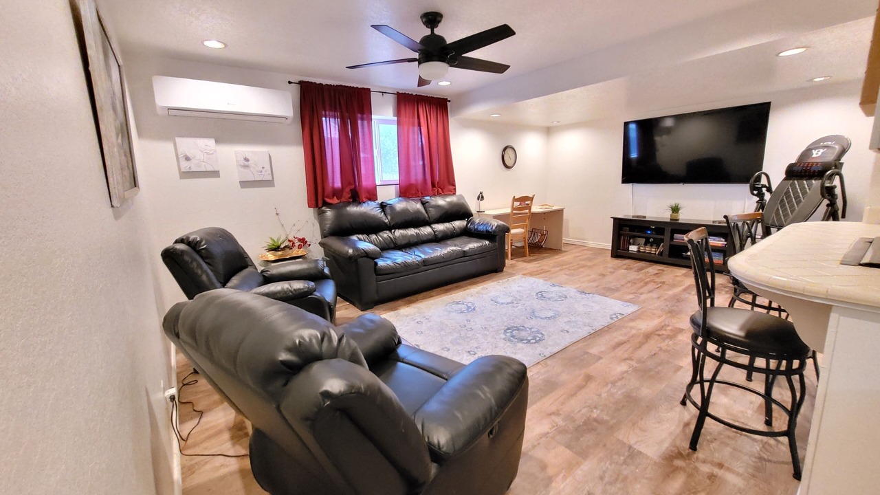 Photo of Livingroom in Tami Estates
