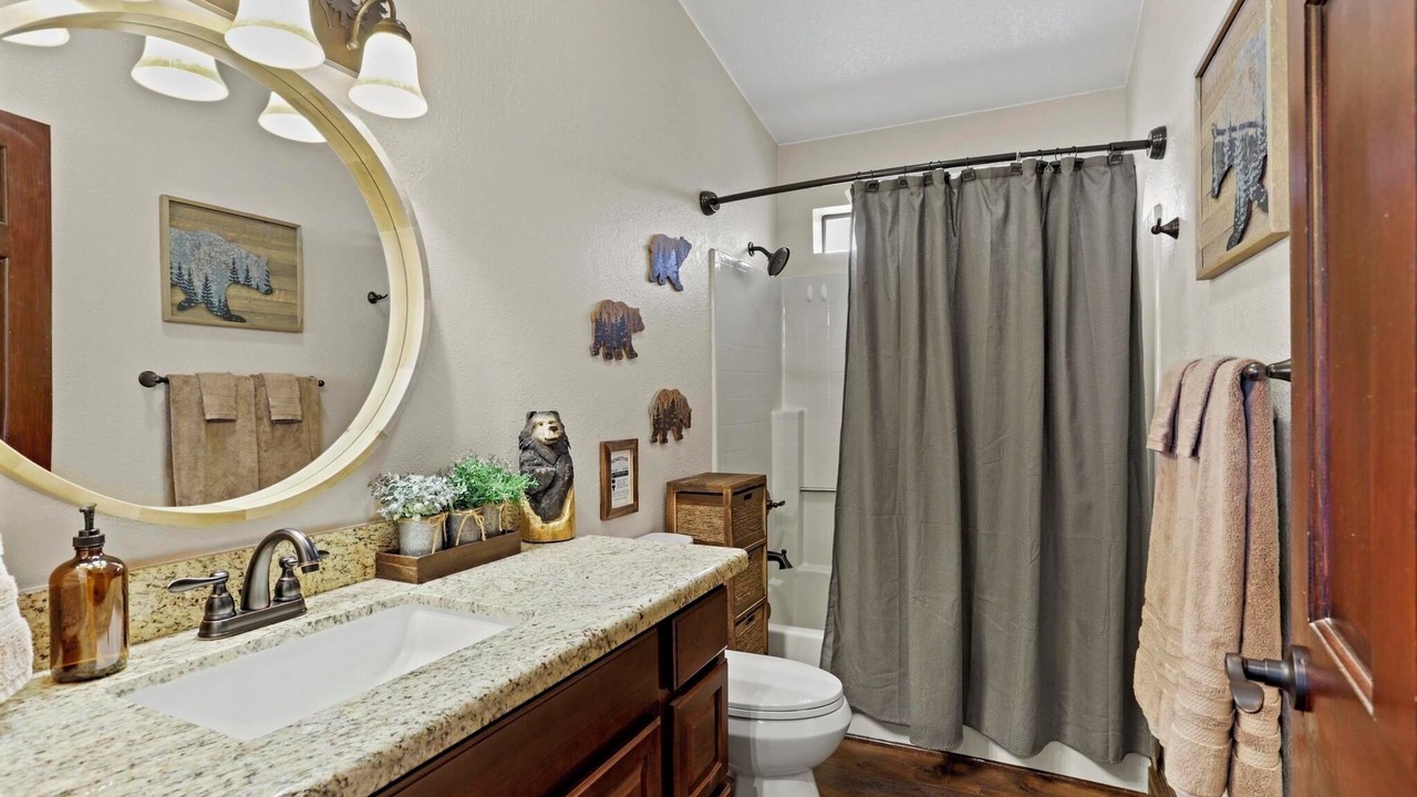 Photo of Bathroom in Pine