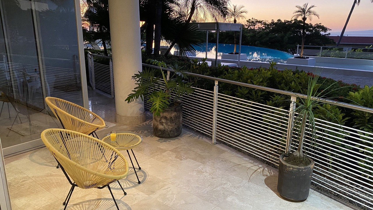 Photo of Patio Balcony in South Shore Hotel Area