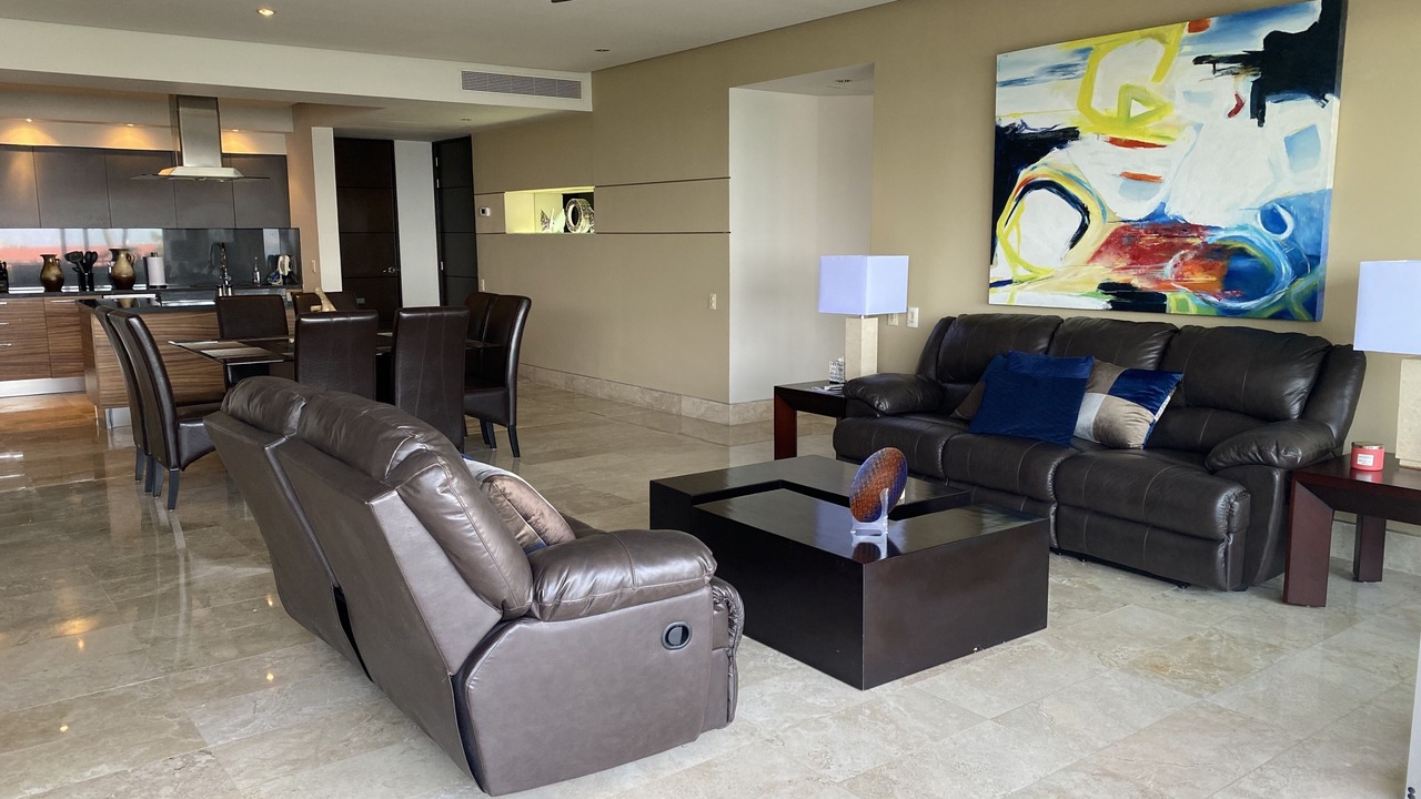 Photo of Livingroom in South Shore Hotel Area