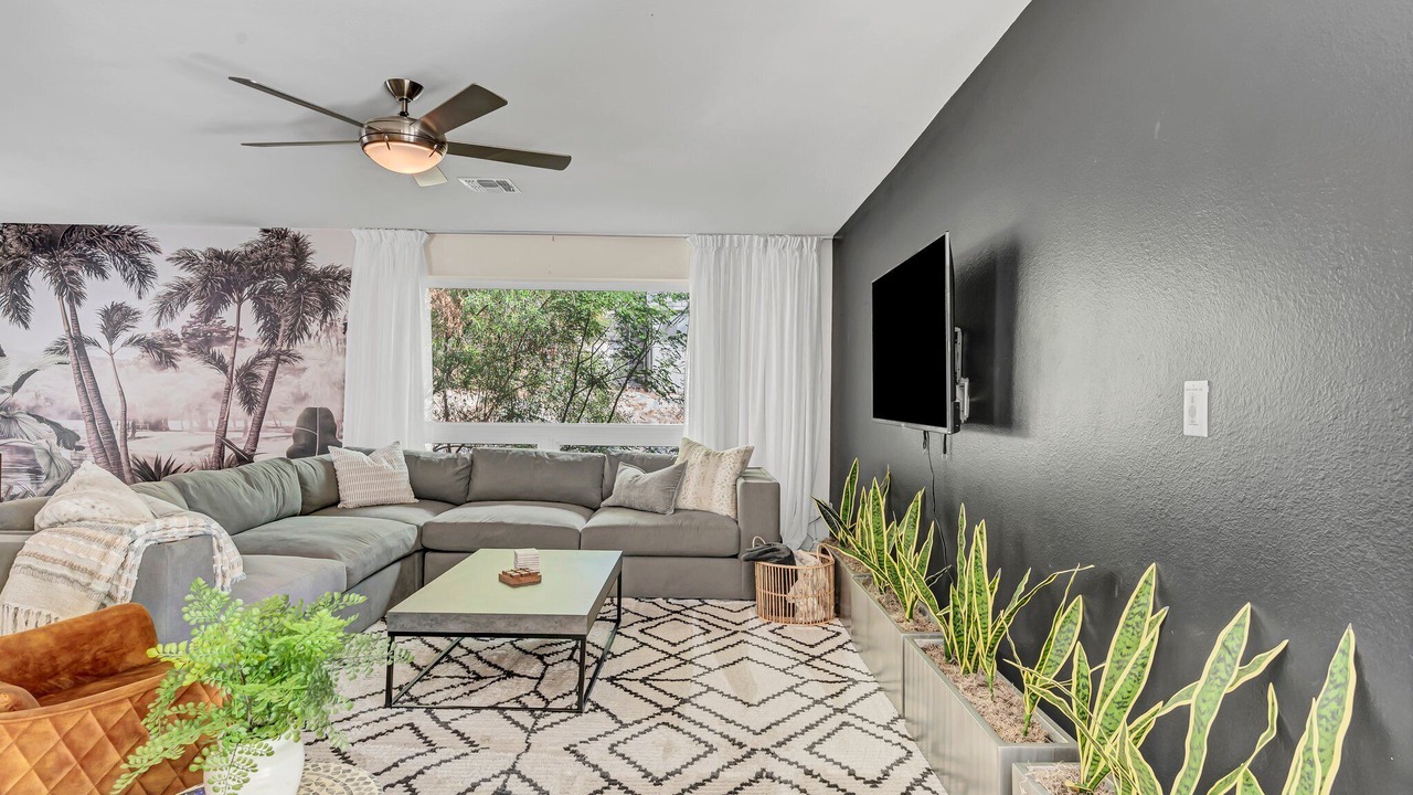 Photo of Livingroom in Camelback East