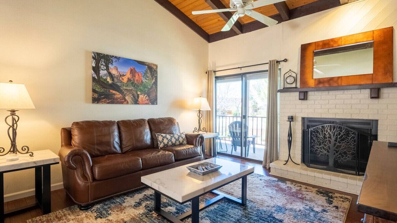 Photo of Livingroom in Oak Creek