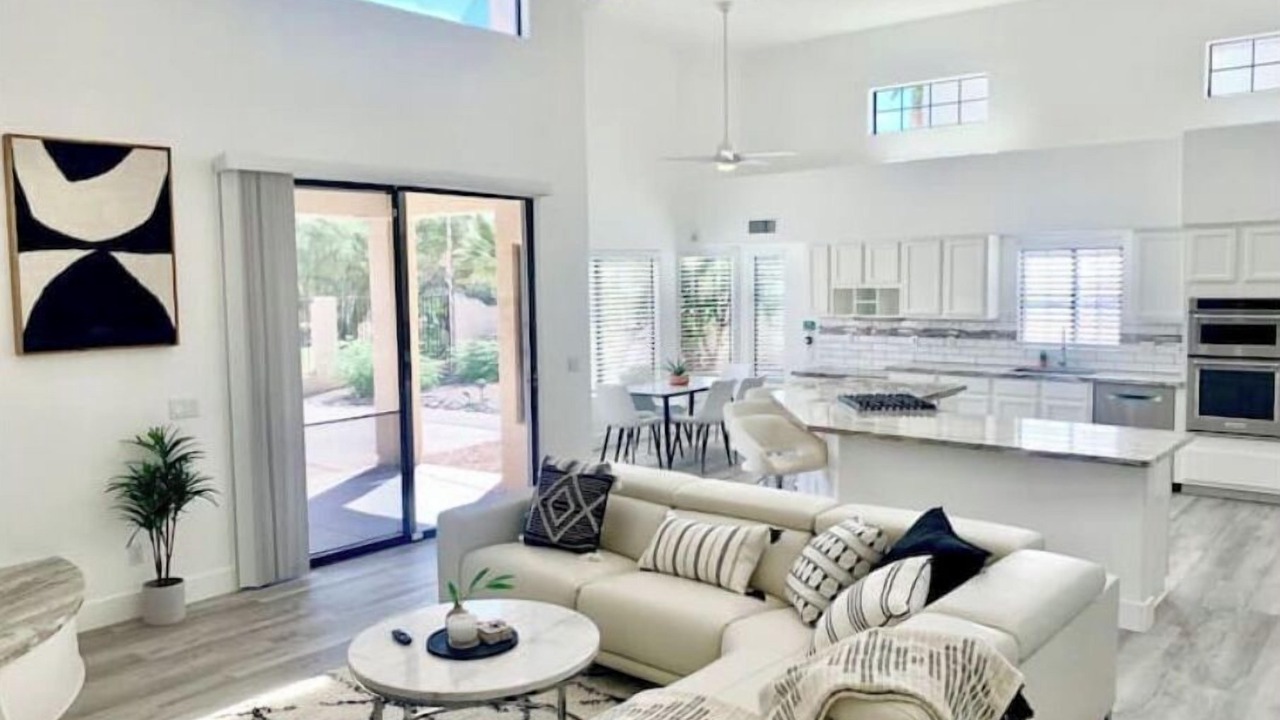Photo of Livingroom in Canada Hills - Village