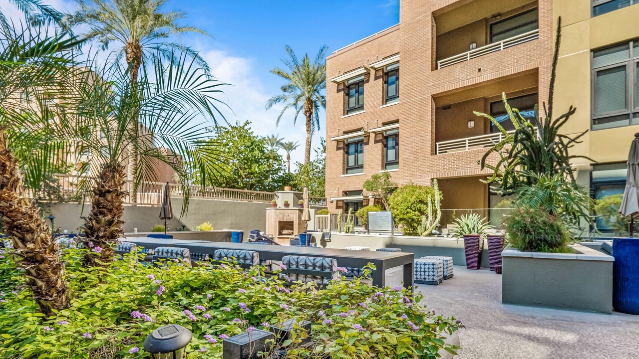 Photo of Patio Balcony in Entertainment District