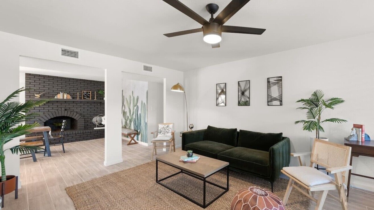 Photo of Livingroom in Horizons On Camelback