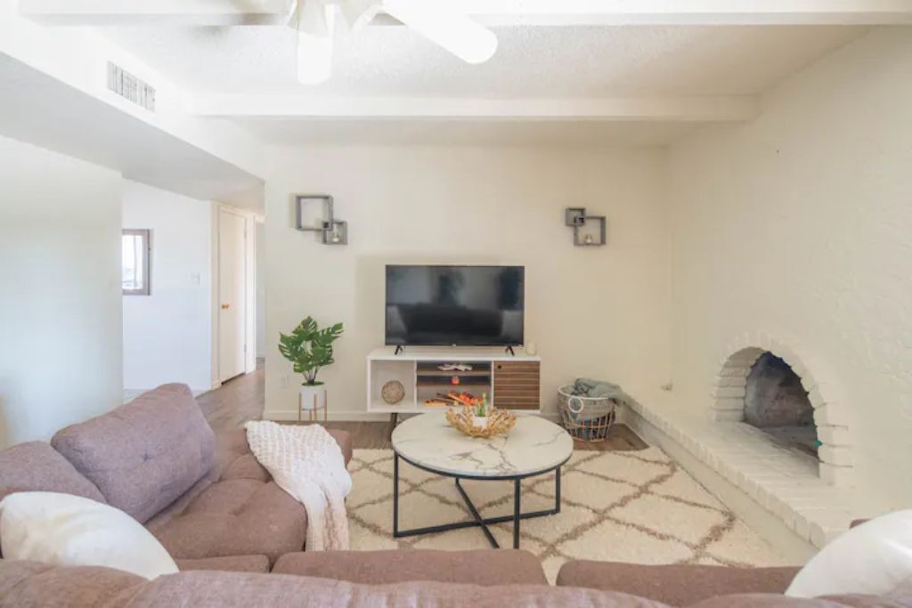 Photo of Livingroom in Raskin Estates