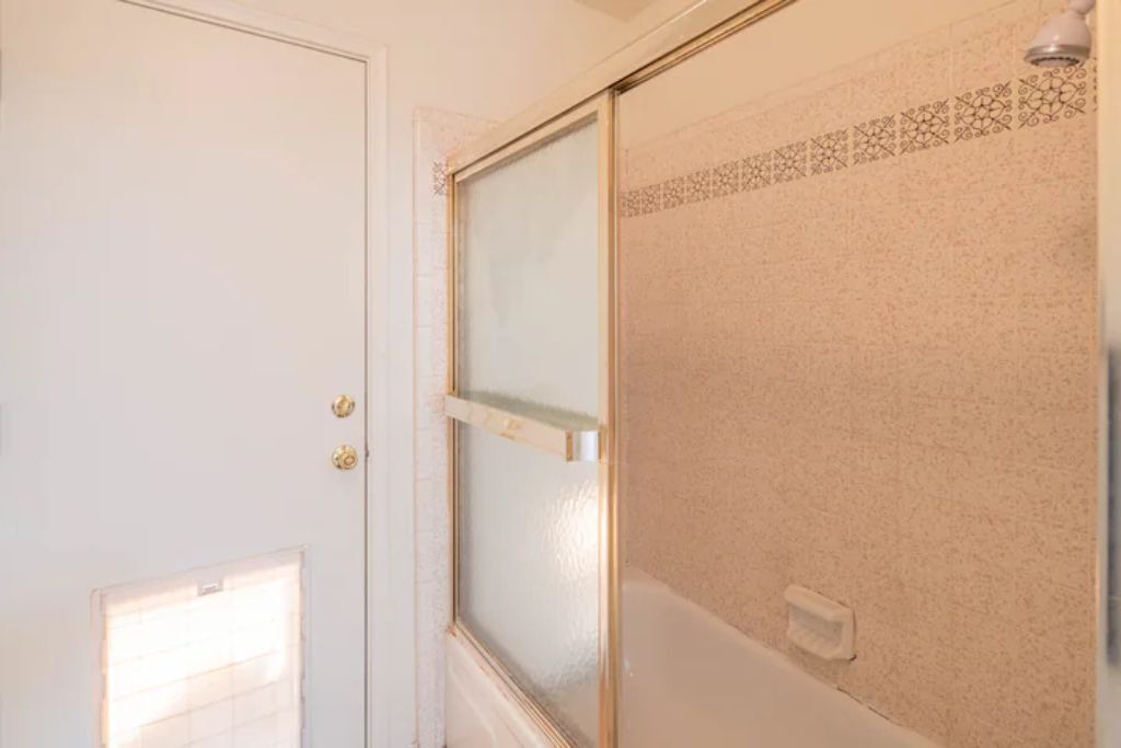 Photo of Bathroom in Raskin Estates
