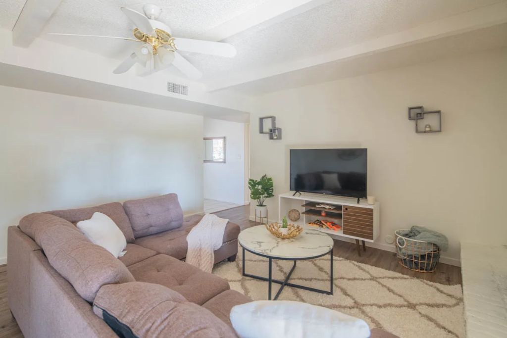 Photo of Livingroom in Raskin Estates